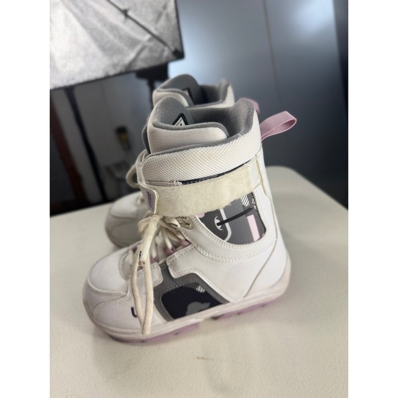 Burton Freestyle Snowboard Boots White Lavender Accents Youth Size 5 - Picture 4 of 10